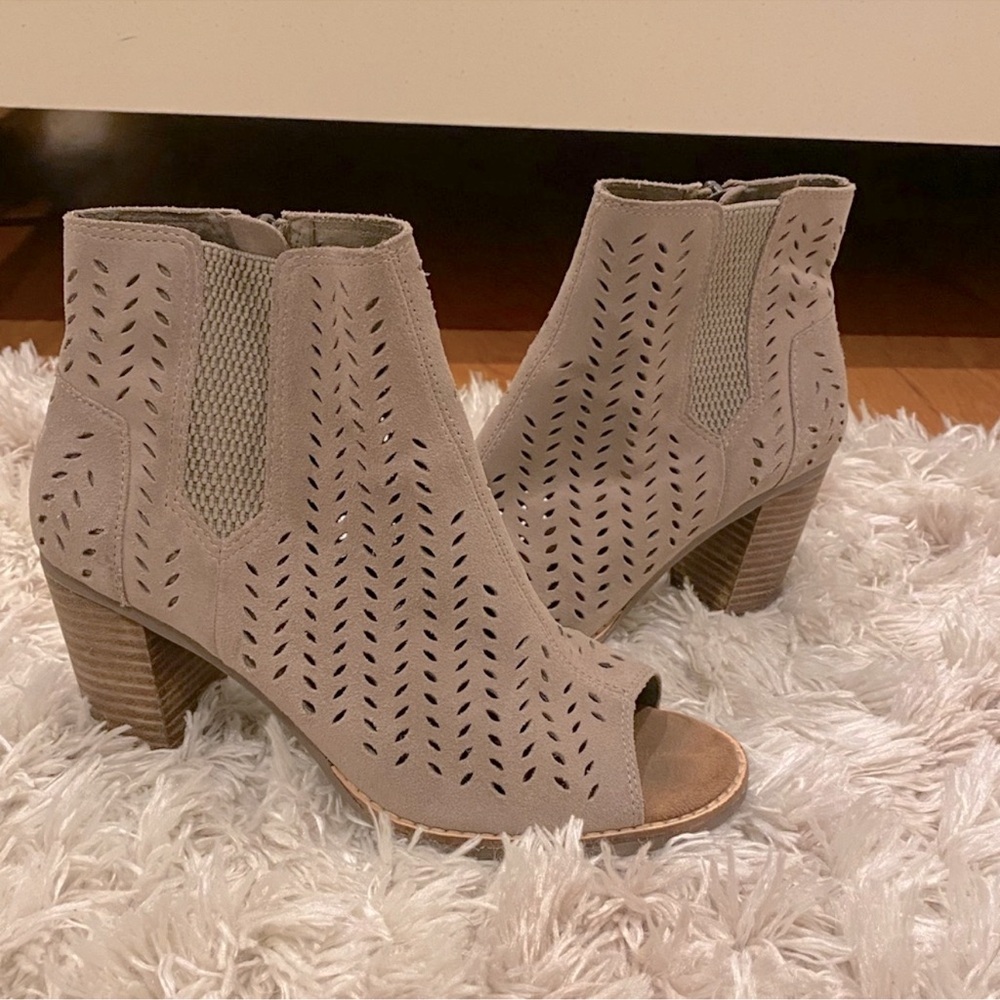 Tom’s Women’s Tan Suede Peep-toe Heeled Booties
